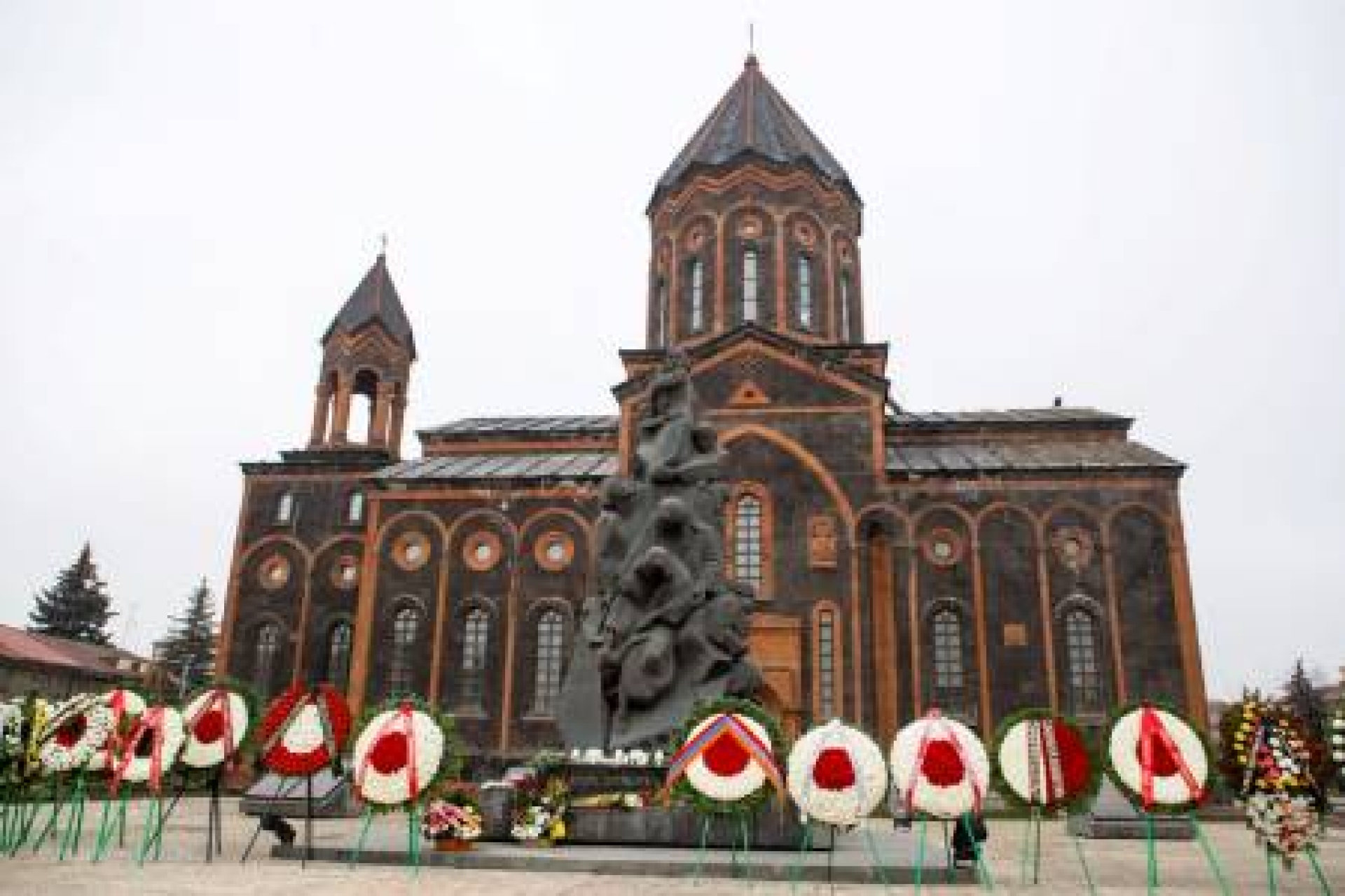 Мемориал жертвам землетрясения в Спитаке